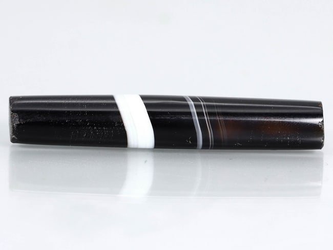 Antique Vintage Old Tibetan Pyu Striped Agate Bead: 48.3x8.4mm Weight: 29.3 carat (Before Packing) Thousand Planet Auction House Season 5: Ten2Go Antique Beads Collection Auction. A bargain hunter's, fixer-upper's, and pack-rat's dream come true! Our T