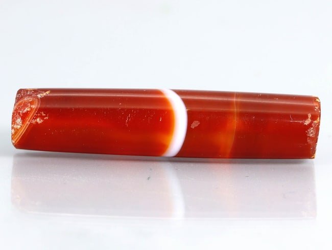 Antique Vintage Old Tibetan Pyu Striped Agate Carnelian Bead: 40x9mm Weight: 29.4 carat (Before Packing) Thousand Planet Auction House Season 5: Ten2Go Antique Beads Collection Auction. A bargain hunter's, fixer-upper's, and pack-rat's dream come true! Our Ten2G