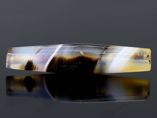 Antique Vintage Old Tibetan Pyu Striped Agate Bead: 40.7x8.7mm Weight: 21.7 carat (Before Packing) Thousand Planet Auction House Season 5: Ten2Go Antique Beads Collection Auction. A bargain hunter's, fixer-upper's, and pack-rat's dream come true! Our T