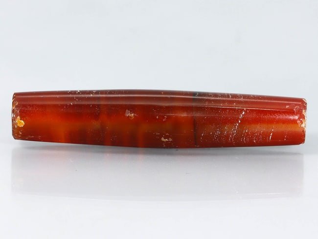 Antique Vintage Old Tibetan Pyu Striped Agate Carnelian Bead: 43.9x8.9mm Weight: 28.2 carat (Before Packing) Thousand Planet Auction House Season 5: Ten2Go Antique Beads Collection Auction. A bargain hunter's, fixer-upper's, and pack-rat's dream come true! Our T
