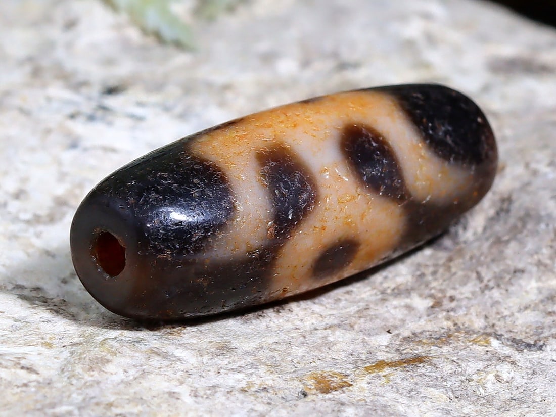 A Chinese Tibetan Etched Agate Chung Eyes dZi Bead (1 of 4)