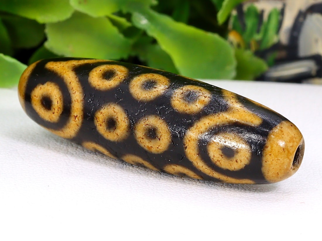 A Chinese Tibetan Etched Agate Chung Eyes dZi Bead (1 of 2)