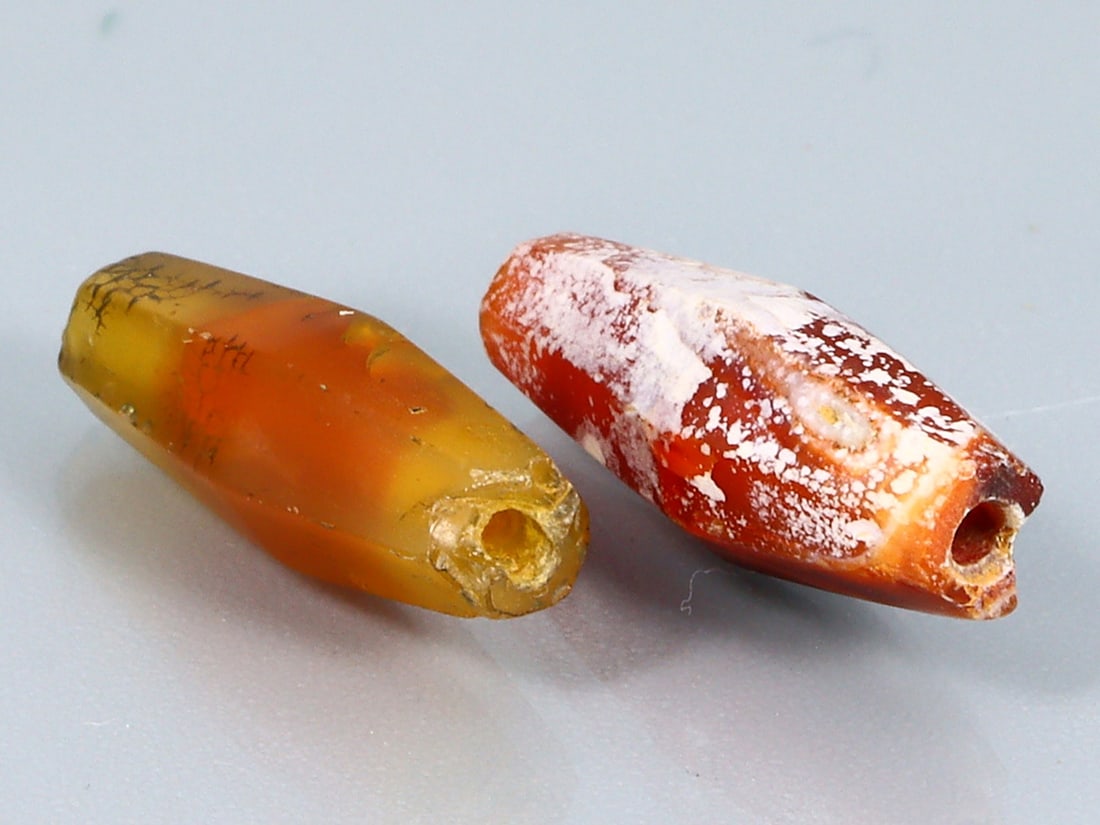 Antique Vintage Old Agate Carnelian Beads: 16.8x6mm Weight: 7 carat (Before Packing) Thousand Planet Auction House Season 5: Ten2Go Antique Beads Collection Auction. A bargain hunter's, fixer-upper's, and pack-rat's dream come true! Our Ten2Go