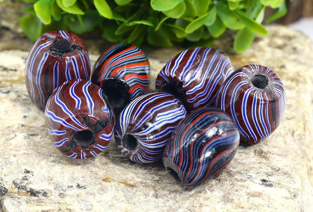 Collection of Lampwork Glass Bead Art Glass Paperweight: 21x17.5mm Weight: 73.5gaems (Before Packing) Thousand Planet Auction House Season 5: Ten2Go Antique Beads Collection Auction. A bargain hunter's, fixer-upper's, and pack-rat's dream come true! Our Ten