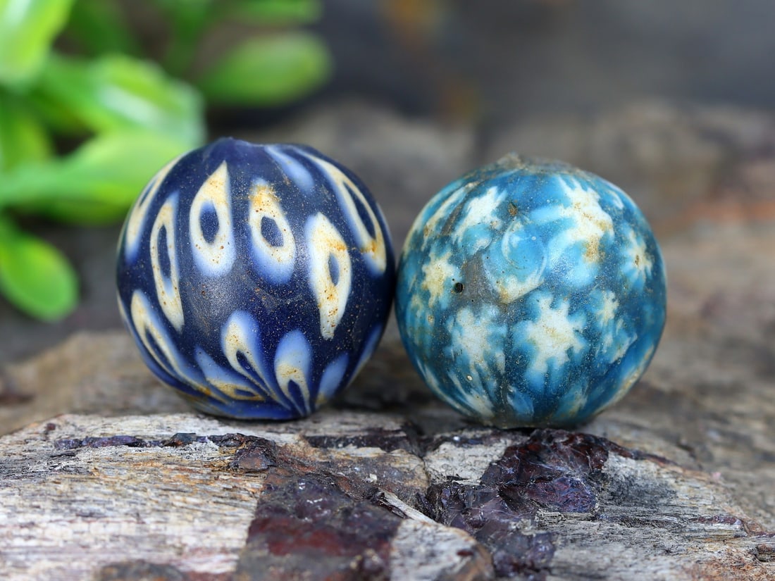 Collection of Lampwork Glass Bead Art Glass Paperweight: 20.2x19.8mm Weight: 18 grams (Before Packing) Thousand Planet Auction House Season 5: Ten2Go Antique Beads Collection Auction. A bargain hunter's, fixer-upper's, and pack-rat's dream come true! Our Te