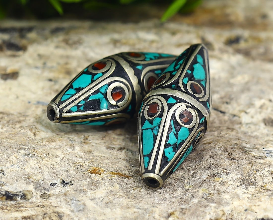 Collection of Vintage Tibetan Turquoise Inlay Beads: 36.5x14.8mm Weight: 19.7 grams (Before Packing) Thousand Planet Auction House Season 5: Ten2Go Antique Beads Collection Auction. A bargain hunter's, fixer-upper's, and pack-rat's dream come true! Our