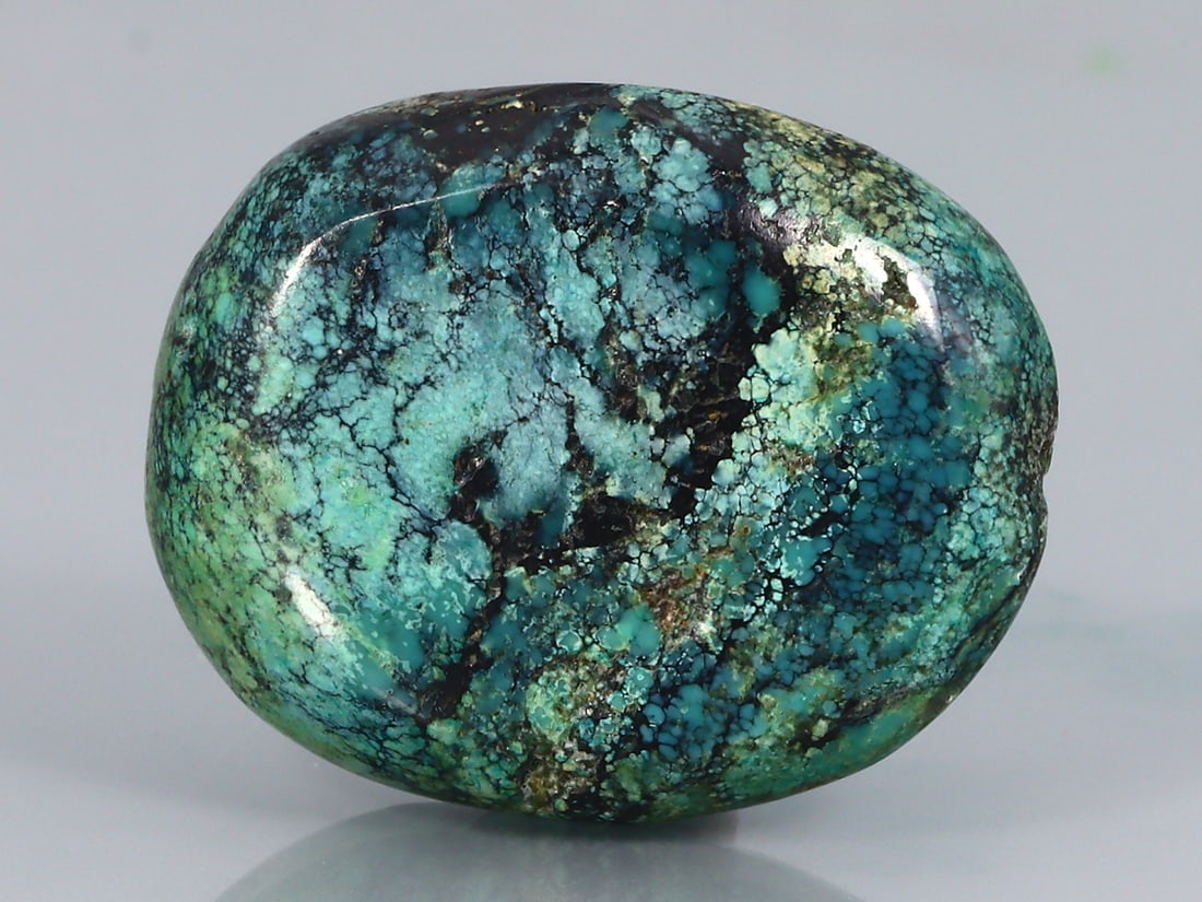 An Old Himalayan Tibetan Chinese Turquoise Bead: 26.1x20.4mm Weight: 46.8 carat (Before Packing) Thousand Planet Auction House Season 5: Ten2Go Antique Beads Collection Auction. A bargain hunter's, fixer-upper's, and pack-rat's dream come true! Our