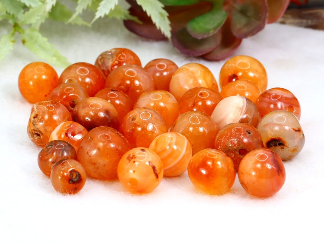 Ancient Himaiayan Ball Shaped Carnelian Beads Collection: 13.8x12.4mm Weight: 62.6 gaems (Before Packing) Thousand Planet Auction House Season 5: Ten2Go Antique Beads Collection Auction. A bargain hunter's, fixer-upper's, and pack-rat's dream come true! Our