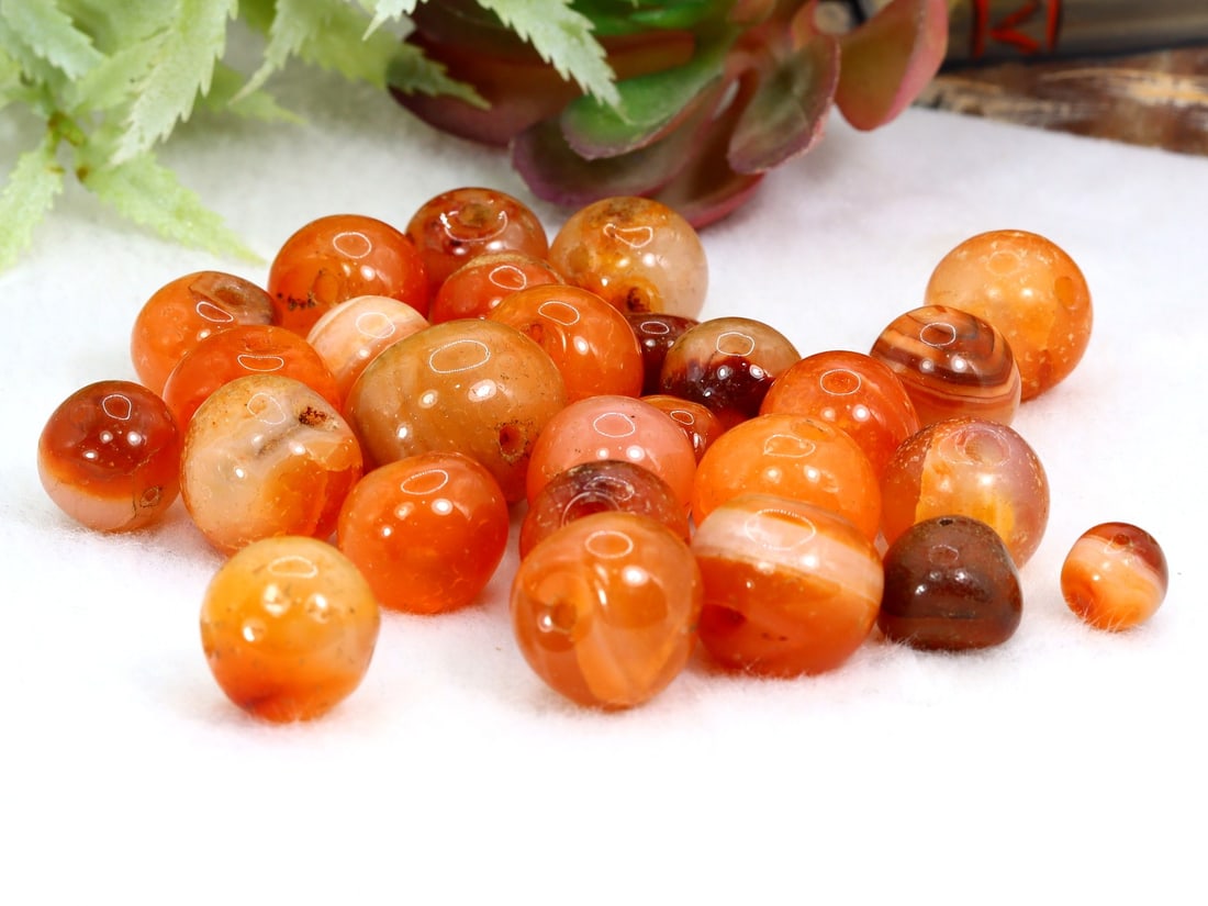 Ancient Himaiayan Ball Shaped Carnelian Beads Collection: 17.6x15.2mm Weight: 64.8 gaems (Before Packing) Thousand Planet Auction House Season 5: Ten2Go Antique Beads Collection Auction. A bargain hunter's, fixer-upper's, and pack-rat's dream come true! Our