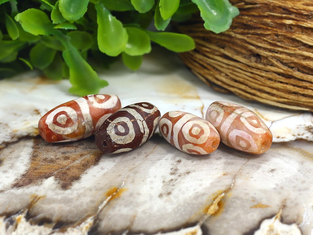 Antique Vintage Indo Tibetan Etched Carnelian dZi Beads: 20.5x9.7mm Weight: 48.2 carat (Before Packing) Thousand Planet Auction House Season 5: Ten2Go Antique Beads Collection Auction. A bargain hunter's, fixer-upper's, and pack-rat's dream come true! Our T