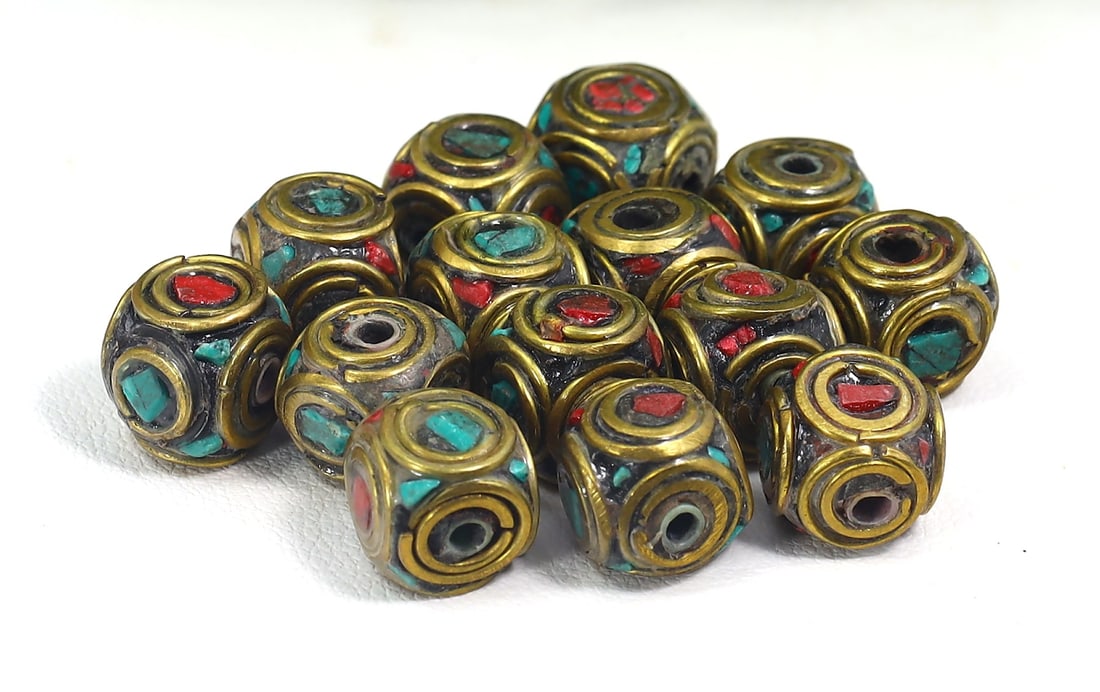 Collection of Vintage Tibetan Turquoise Coral Inlay Beads: 9x8mm Weight: 22.2 grams (Before Packing) Thousand Planet Auction House Season 5: Ten2Go Antique Beads Collection Auction. A bargain hunter's, fixer-upper's, and pack-rat's dream come true! Our Ten2Go