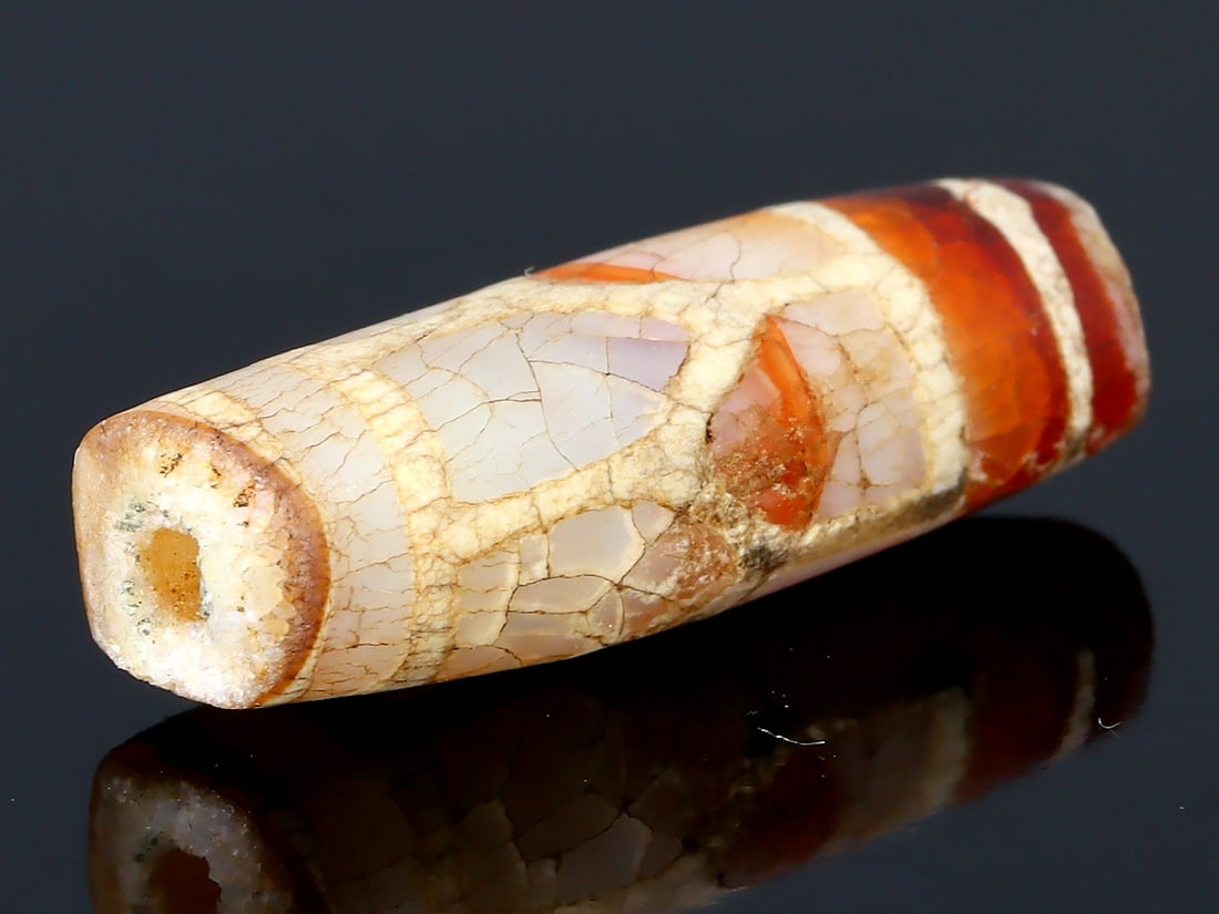 Antique Vintage Indo Tibetan Etched Carnelian dZi Bead: 19.9x7.4mm Weight: 6.5 carat (Before Packing) Thousand Planet Auction House Season 5: Ten2Go Antique Beads Collection Auction. A bargain hunter's, fixer-upper's, and pack-rat's dream come true! Our Te