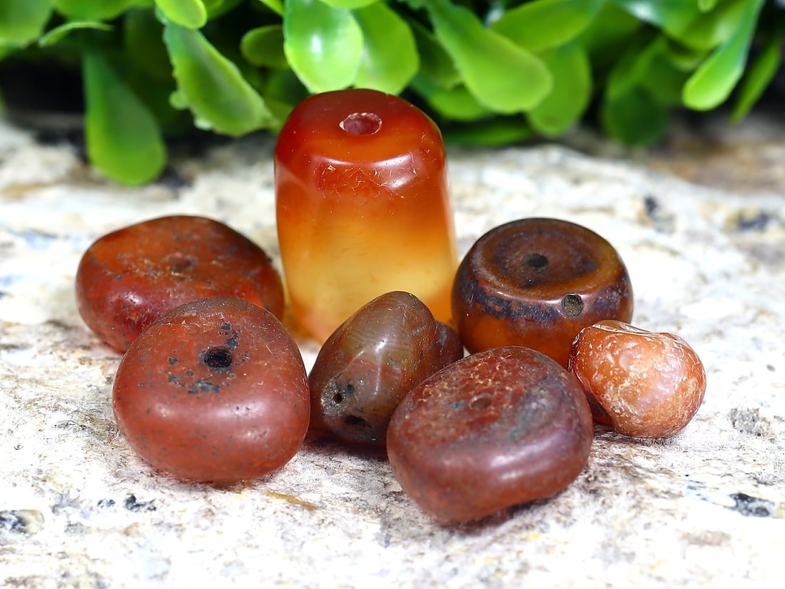 Seven Antique Very Old Tibetan Carnelian Beads Pema Raka: 20.4x14.3mm Weight: 23.8 carat (Before Packing) Thousand Planet Auction House Season 5: Ten2Go Antique Beads Collection Auction. A bargain hunter's, fixer-upper's, and pack-rat's dream come true! Our 