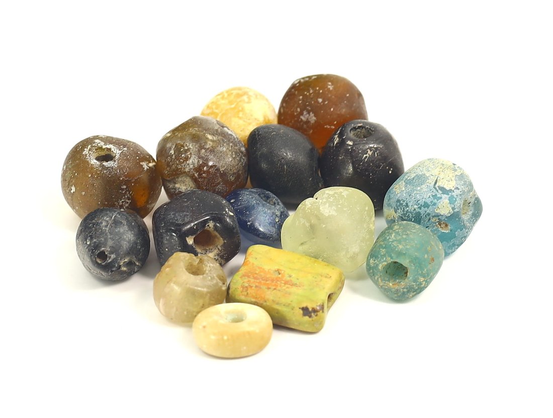 Ancient Glass Beads from The Late Berenike Harbor Temenos Ancient Egyptian Beads: 9.7x3.7mm Weight: 9.9 gaems (Before Packing) Thousand Planet Auction House Season 5: Ten2Go Antique Beads Collection Auction. A bargain hunter's, fixer-upper's, and pack-rat's dream come true! Our Ten