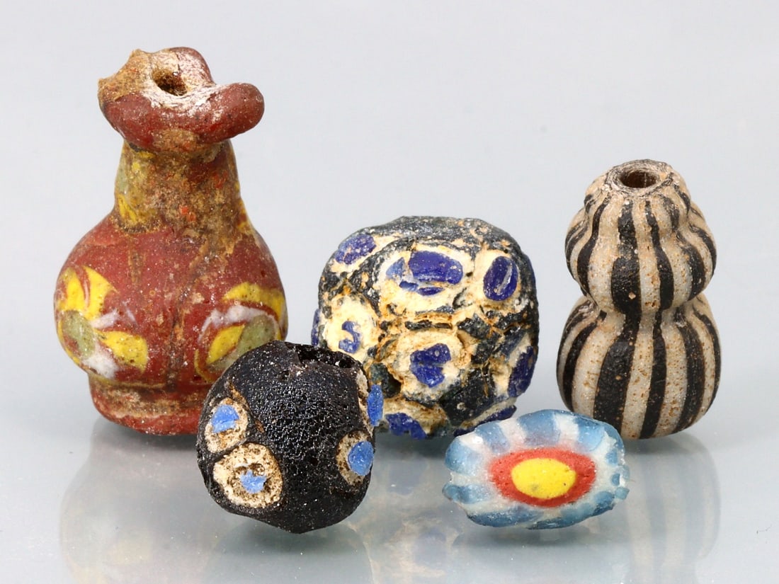 Ancient Glass Beads from The Late Berenike Harbor Temenos Ancient Egyptian Beads: 22.3x14.2mm Weight: 9.3 gaems (Before Packing) Thousand Planet Auction House Season 5: Ten2Go Antique Beads Collection Auction. A bargain hunter's, fixer-upper's, and pack-rat's dream come true! Our T