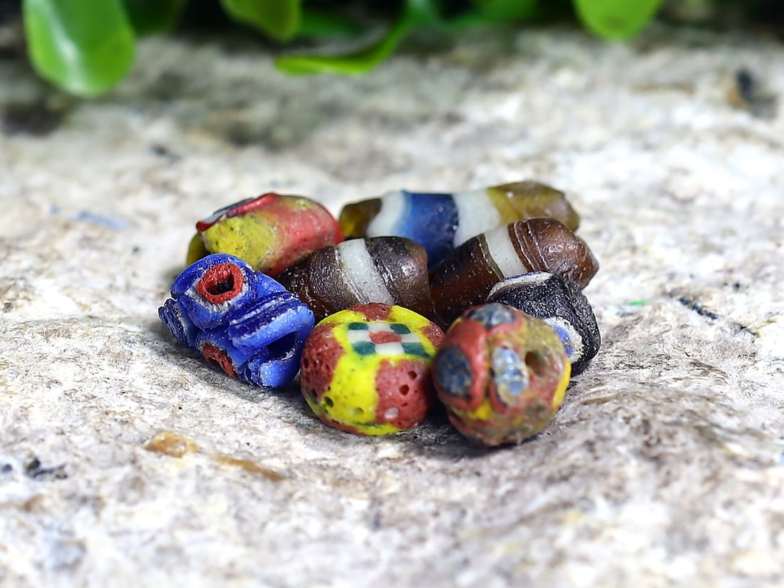Ancient Glass Beads from The Late Berenike Harbor Temenos Ancient Egyptian Beads: 15.6x5.6mm Weight: 3 gaems (Before Packing) Thousand Planet Auction House Season 5: Ten2Go Antique Beads Collection Auction. A bargain hunter's, fixer-upper's, and pack-rat's dream come true! Our Ten2