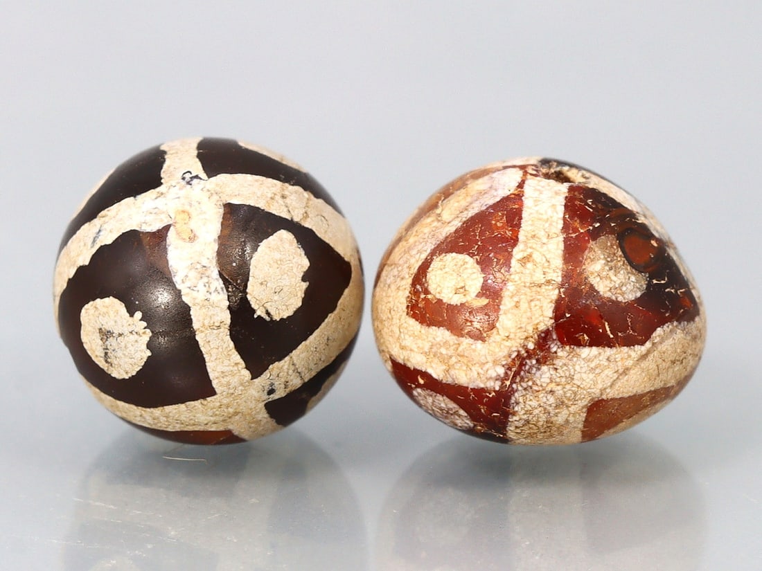 Two Antique Vintage Indo Tibetan Etched Agate dZi Beads: 9.5x8mm Weight: 10 carat (Before Packing) Thousand Planet Auction House Season 5: Ten2Go Antique Beads Collection Auction. A bargain hunter's, fixer-upper's, and pack-rat's dream come true! Our Ten2Go
