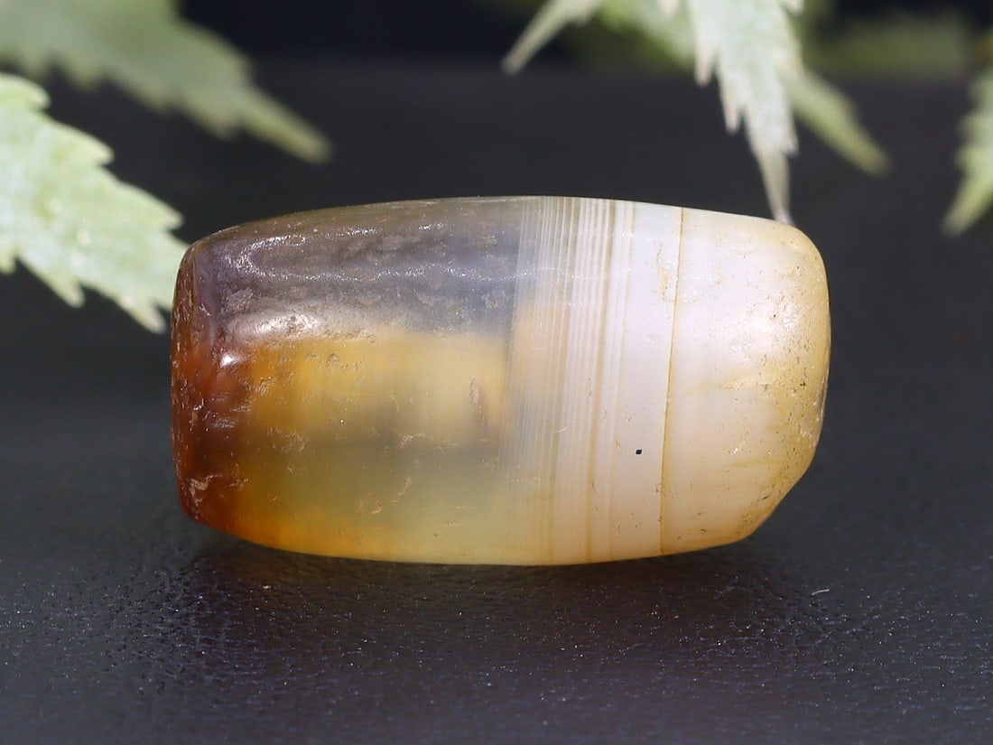 Antique Vintage Old Tibetan Pyu Striped Agate Bead: 18x10.4mm Weight: 15.5 carat (Before Packing) Thousand Planet Auction House Season 5: Ten2Go Antique Beads Collection Auction. A bargain hunter's, fixer-upper's, and pack-rat's dream come true! Our Te