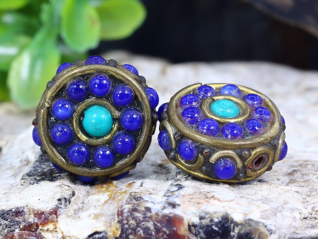 Collection of Vintage Tibetan Chinese Beads: 17x9.2mm Weight: 9.2 gaems (Before Packing) Thousand Planet Auction House Season 5: Ten2Go Antique Beads Collection Auction. A bargain hunter's, fixer-upper's, and pack-rat's dream come true! Our Ten2