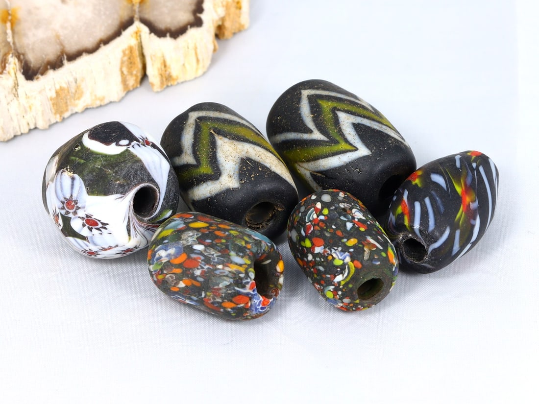 Collection of Lampwork Glass Bead Art Glass Paperweight: 27.3x18mm Weight: 61.9 gaems (Before Packing) Thousand Planet Auction House Season 5: Ten2Go Antique Beads Collection Auction. A bargain hunter's, fixer-upper's, and pack-rat's dream come true! Our Te