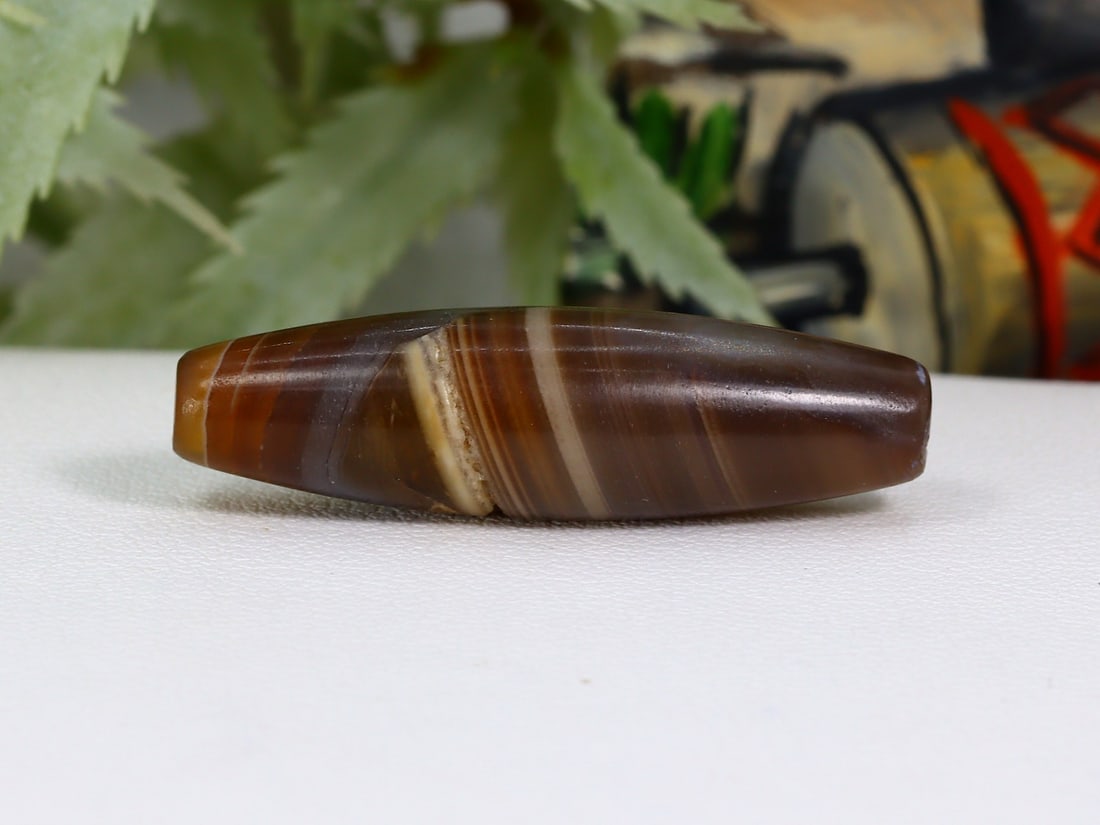Antique Vintage Old Tibetan Pyu Striped Agate Bead: 29.5x8.3mm Weight: 14 carat (Before Packing) Thousand Planet Auction House Season 5: Ten2Go Antique Beads Collection Auction. A bargain hunter's, fixer-upper's, and pack-rat's dream come true! Our Ten
