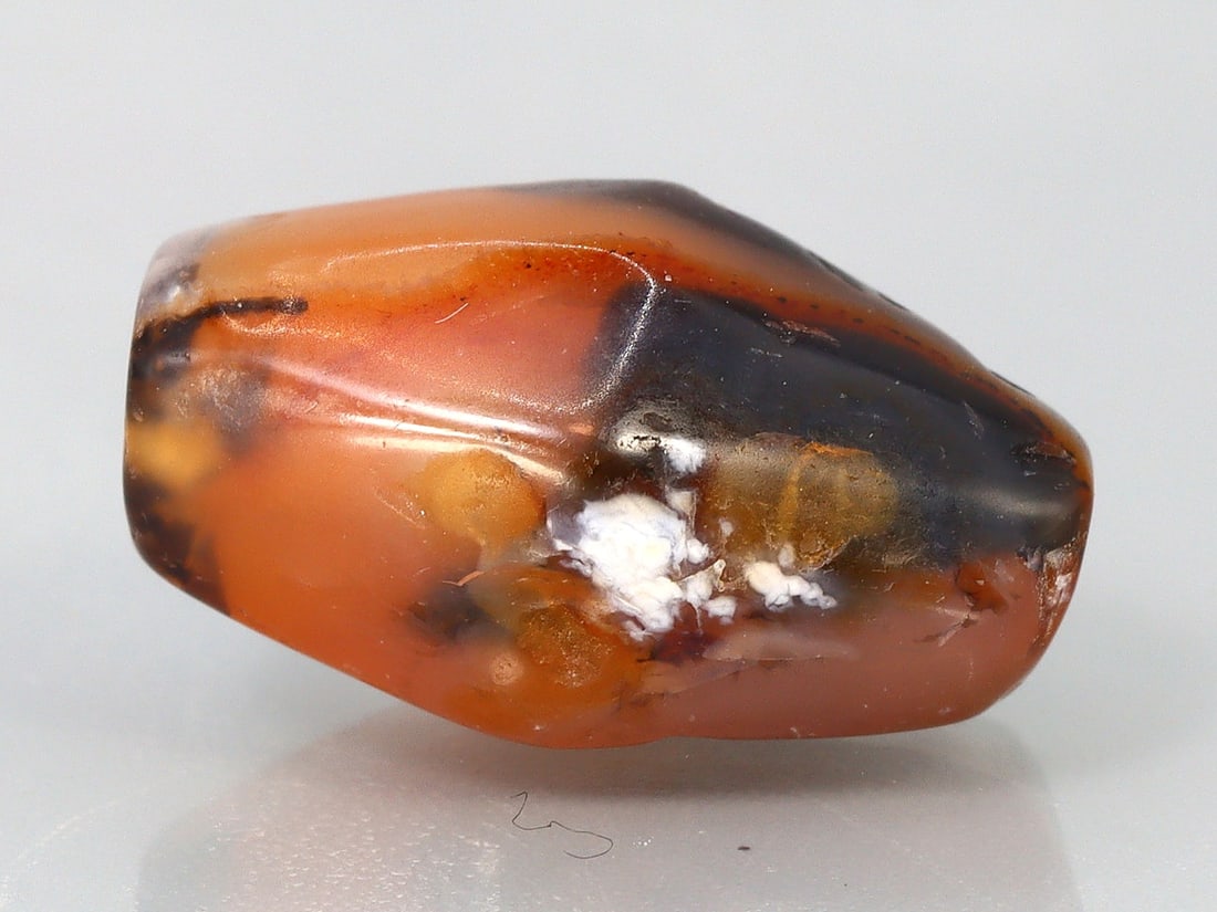 Antique Vintage Old Agate Carnelian Bead: 17.3x9.8mm Weight: 11 carat (Before Packing) Thousand Planet Auction House Season 5: Ten2Go Antique Beads Collection Auction. A bargain hunter's, fixer-upper's, and pack-rat's dream come true! Our Ten