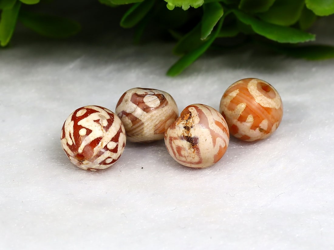 Antique Vintage Indo Tibetan Etched Carnelian dZi Beads: 10.2x10mm Weight: 26.5 carat (Before Packing) Thousand Planet Auction House Season 5: Ten2Go Antique Beads Collection Auction. A bargain hunter's, fixer-upper's, and pack-rat's dream come true! Our Te