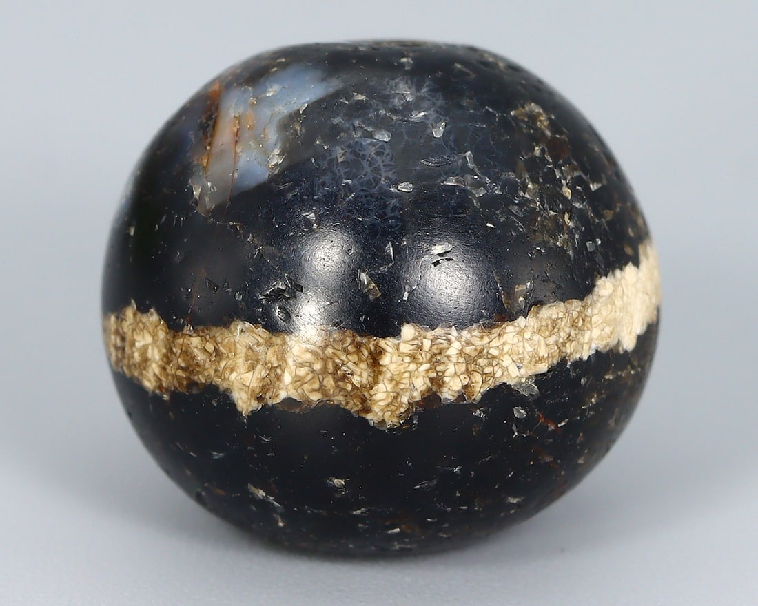 Antique Old Himalayan Tibetan Bhaisajyaguru dZi Bead (1 of 3)