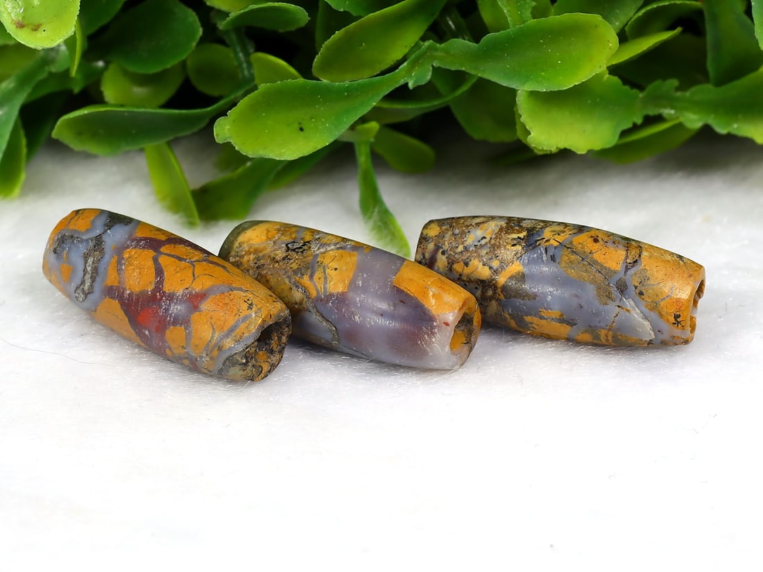 Old Antique West Asiatic jasper Beads: 21.1x9mm Weight: 5.9 carat (Before Packing) Thousand Planet Auction House Season 5: Ten2Go Antique Beads Collection Auction. A bargain hunter's, fixer-upper's, and pack-rat's dream come true! Our Ten2