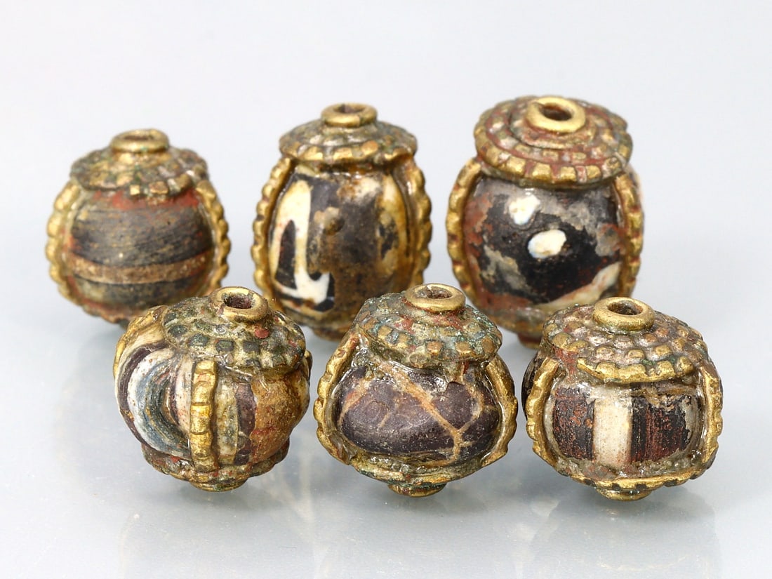 Antique Byzantine Islamic Period Trailed Roman Glass Beads: 14x11mm Weight: 10.6 grams (Before Packing) Thousand Planet Auction House Season 5: Ten2Go Antique Beads Collection Auction. A bargain hunter's, fixer-upper's, and pack-rat's dream come true! Our Ten2