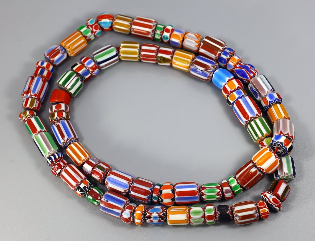Millefiori Glass Paperweights Venetian Art Glass Beads Necklace Strand: 29.1Inches Weight: 169 gaems (Before Packing) Thousand Planet Auction House Season 5: Ten2Go Antique Beads Collection Auction. A bargain hunter's, fixer-upper's, and pack-rat's dream come true! Our Te