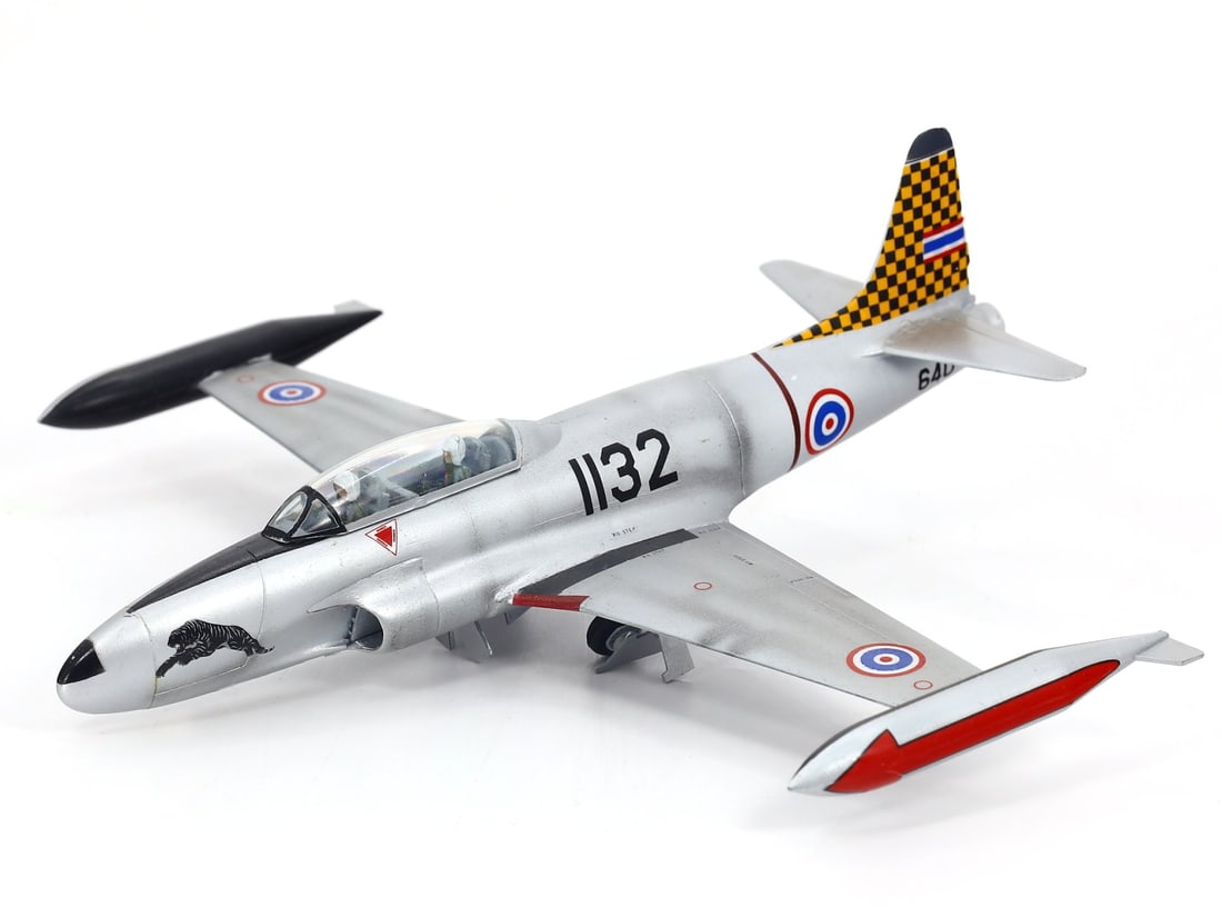 Vintage World War II Plastic Military Aircraft Toy Airplane Model: 16x17cm Weight: 23 grams (Before Packing) Featuring property of local collections include Europe & Oriental antiques and decorative arts. A truly bargain hunter's, fixer-upper's, and pack-rat's dream 