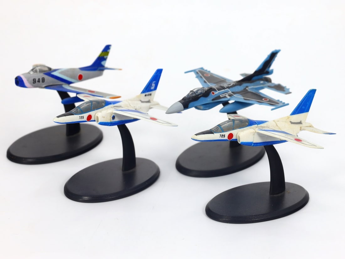 Vintage Plastic Japanese Military Jet Fighter Aircraft Toy Airplane Models: 7.5x5.5cm Weight: 26 grams (Before Packing) Featuring property of local collections include Europe & Oriental antiques and decorative arts. A truly bargain hunter's, fixer-upper's, and pack-rat's drea