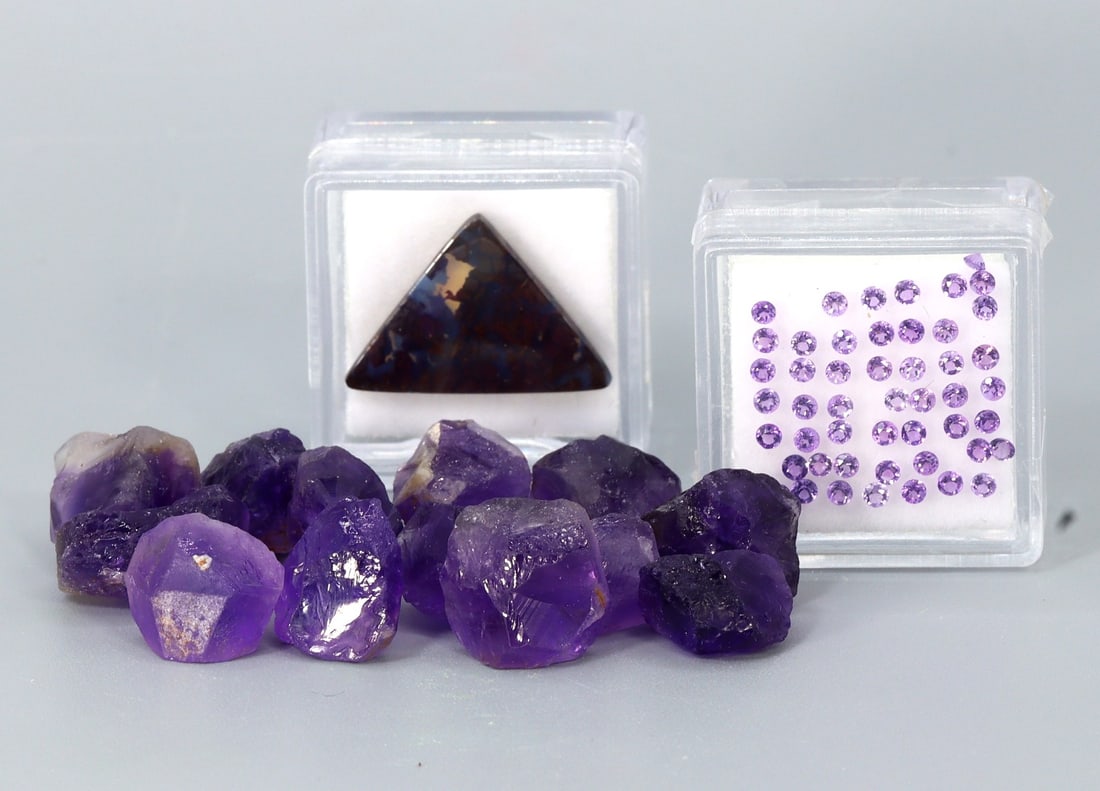 Assorted Collection of Faceted & Rough Amethyst and Boulder Opal: Faceted Amethyst 2mm, Rough Amethyst 10mm-16mm, Boulder Opal 22x15mm Weight: Faceted Amethyst 1.6Ct, Rough Amethyst 20g, Boulder Opal 9Ct (Before Packing) Featuring property of local collections inclu