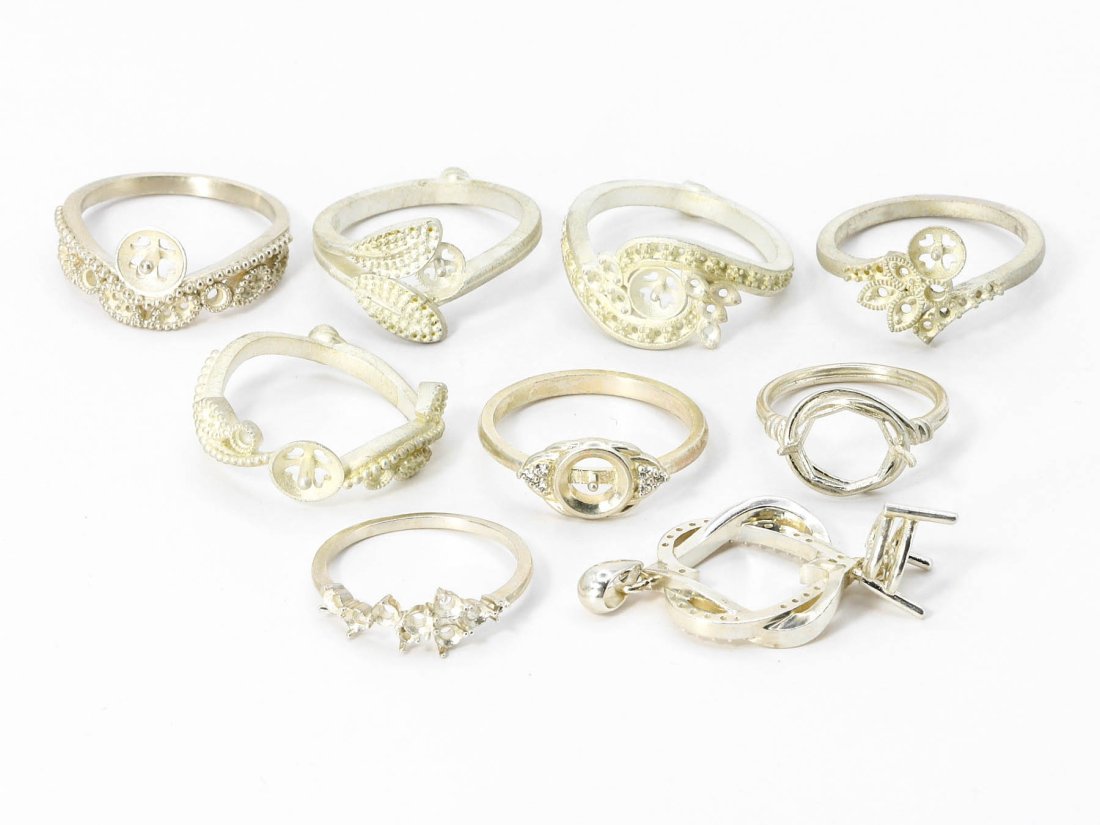 Contemporary Jewelry Fine Engrave Semi Mount 925 Silver Solitaire Ring Collection: Average Ring Size: US 4.5 - 8 Weight: 24.8 grams (Before Packing) Featuring property of local collections include Europe & Oriental antiques and decorative arts. A truly bargain hunter's, fixer-upper'