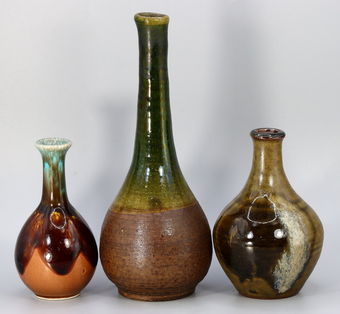 3 Japanese Ceramic Artisan Abstract Art Flasks Vases: 20x8cm Weight: 724 grams (Before Packing) A bargain hunter's, fixer-upper's, and pack-rat's dream come true! Our Ten2Go "warehouse" style auction presents over thousand lots in a fast-paced old-style