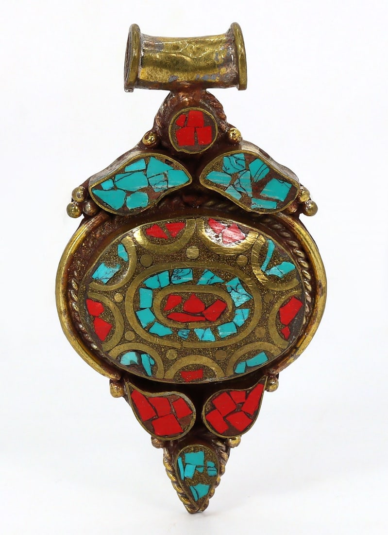 Vintage Tibetan Turquoise Blue & Coral Red Chips Inlaid Brass Pendant Locket: 7x4cm Weight: 26.4 grams (Before Packing) A bargain hunter's, fixer-upper's, and pack-rat's dream come true! Our Ten2Go "warehouse" style auction presents over thousand lots in a fast-paced old-style 