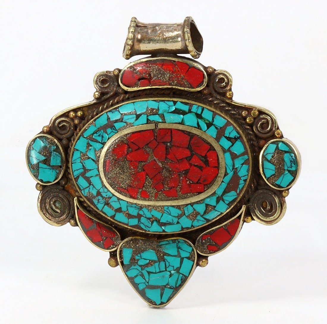 Vintage Tibetan Turquoise Blue & Coral Red Chips Inlay Tribal Silver Pendant Locket: 6x6.5cm Weight: 30 grams (Before Packing) A bargain hunter's, fixer-upper's, and pack-rat's dream come true! Our Ten2Go "warehouse" style auction presents over thousand lots in a fast-paced old-style 