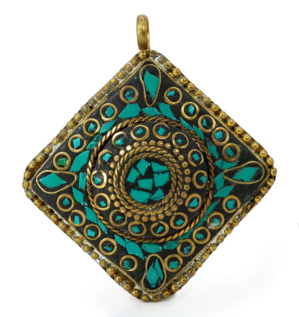 Vintage Tibetan Turquoise Blue Chips Inlay Brass Pendant Locket: 5x5cm Weight: 32 grams (Before Packing) A bargain hunter's, fixer-upper's, and pack-rat's dream come true! Our Ten2Go "warehouse" style auction presents over thousand lots in a fast-paced old-style au