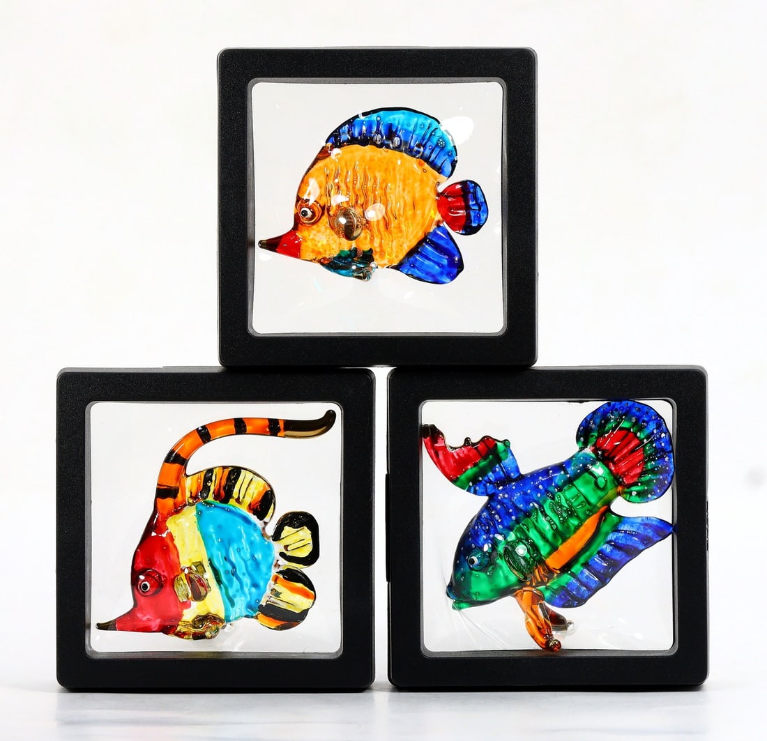 Collection of Hand Blown Miniatures Glass Paperweights Art Glass Animal Figurine: 7x7Cm Weight: 139 grams (Before Packing) A bargain hunter's, fixer-upper's, and pack-rat's dream come true! Our Ten2Go "warehouse" style auction presents over thousand lots in a fast-paced old-style a