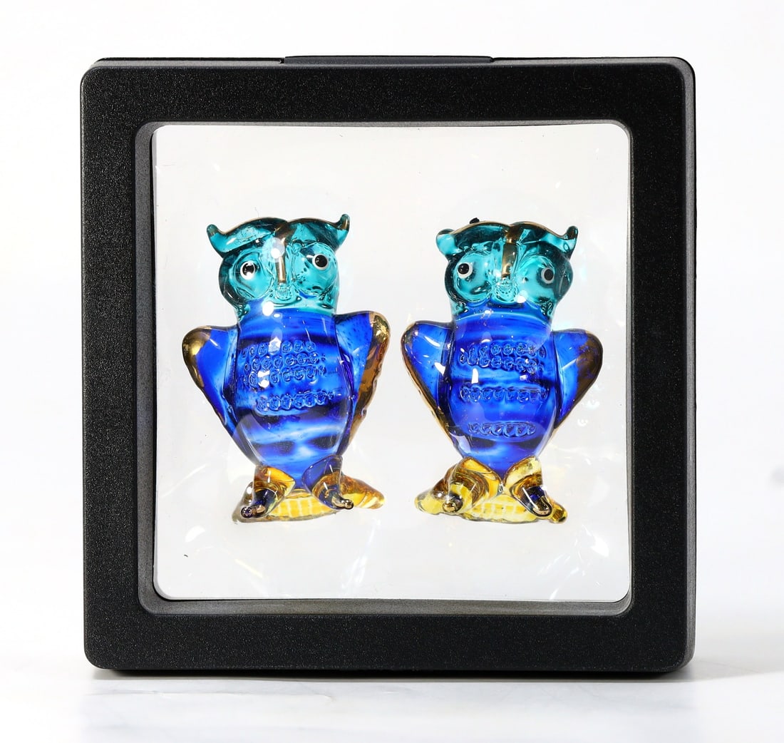 Collection of Hand Blown Miniatures Glass Paperweights Art Glass Animal Figurine: 7x7Cm Weight: 46grams (Before Packing) A bargain hunter's, fixer-upper's, and pack-rat's dream come true! Our Ten2Go "warehouse" style auction presents over thousand lots in a fast-paced old-style auc