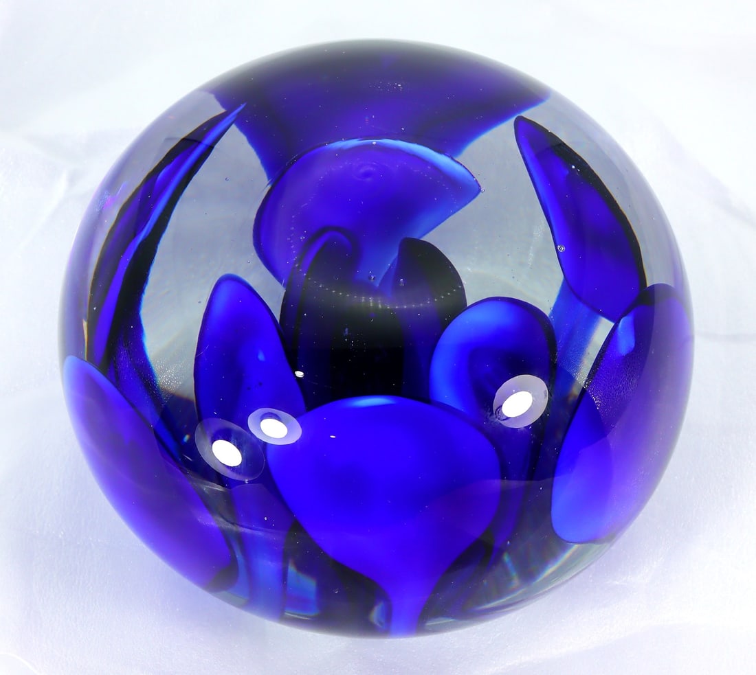 Beautiful Floral Blown Hand Made Art Glass Paperweight (1 of 4)