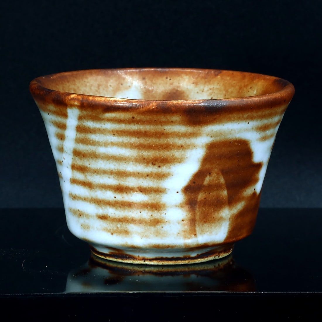 Japanese Iwai - Oktana Pottery Sake Cup Stamped: 7x4.5cm Weight: 79 grams