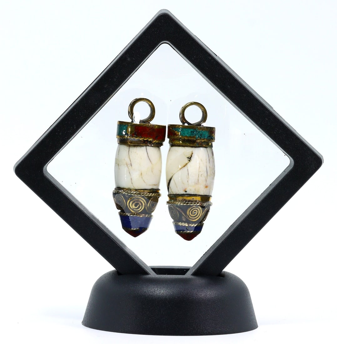Pair of Vintage Tibetan Conch Shell Tribal Silver Lockets with Red & Blue Inlaid (1 of 2)