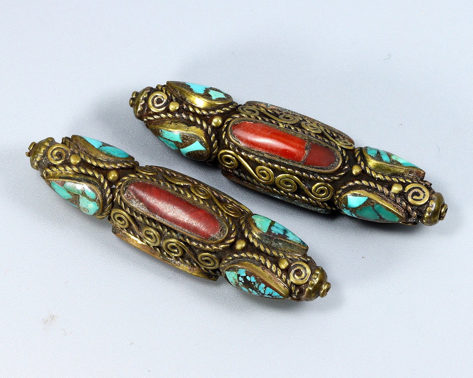 Vintage Tibetan Turquoise Blue & Coral Red Chips Inlaid Brass Beaded Necklaces: 7x1.5cm Weight: 41 grams