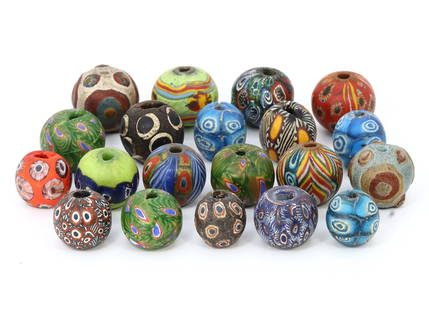 Collection of Lampwork Glass Bead Art Glass Paperweight: 16-22mm Weight: 195 grams