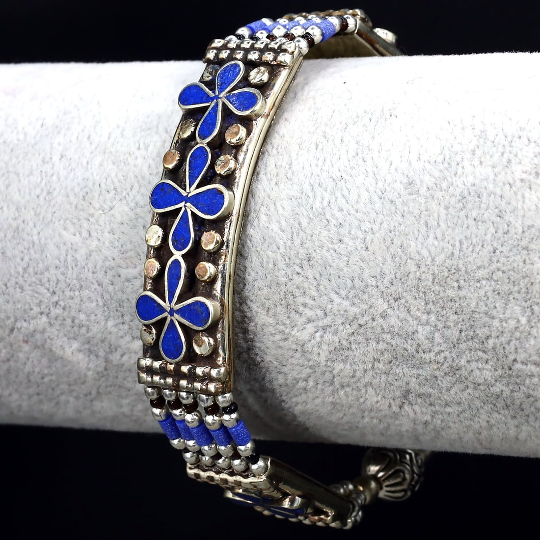 Vintage Himalayan Tibetan Bohemian Tribal Silver Bracelet: 8" inches Weight: 32 grams