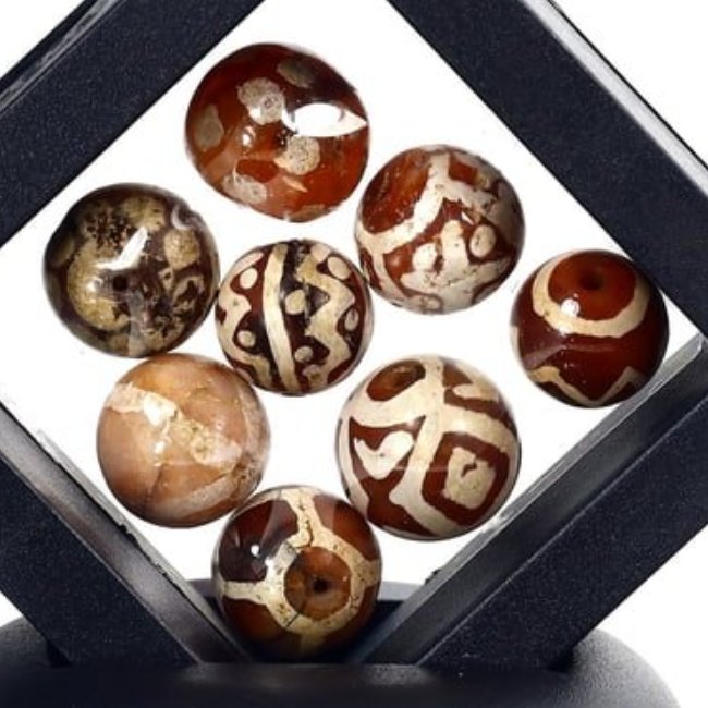 Old Vintage Indo Tibetan Etched Carnelian dzi Beads: 9-12mm Weight: 16 grams