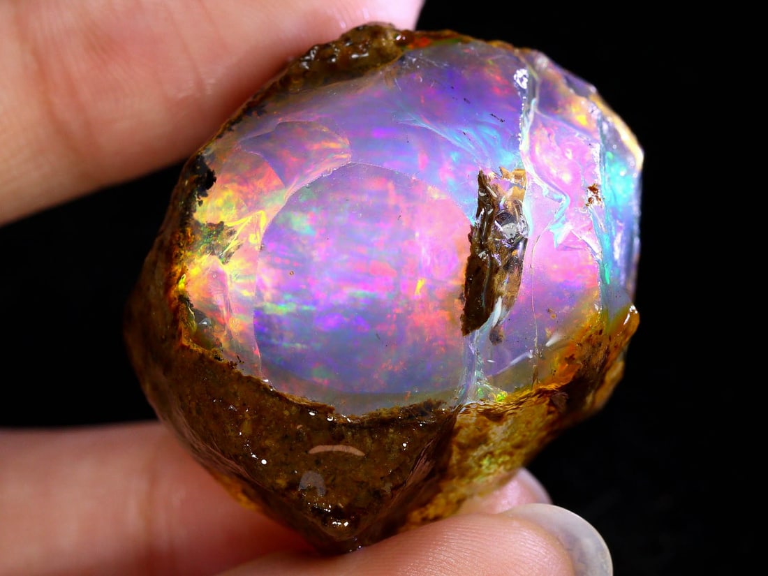 123Ct Collector Non-Hydrophane ContraLuz Crystal Opal Rough Specimen: 34x34x28mm Weight: 123Ct