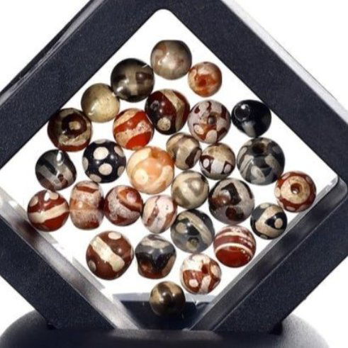 Old Vintage Indo Tibetan Etched Carnelian dzi Beads (1 of 3)